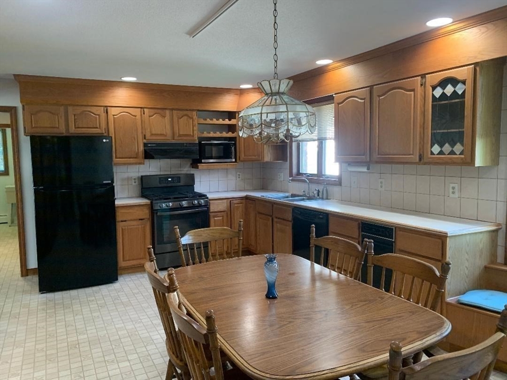 53 Hampden Road East Longmeadow, MA 01028 - Photo 8 of 41