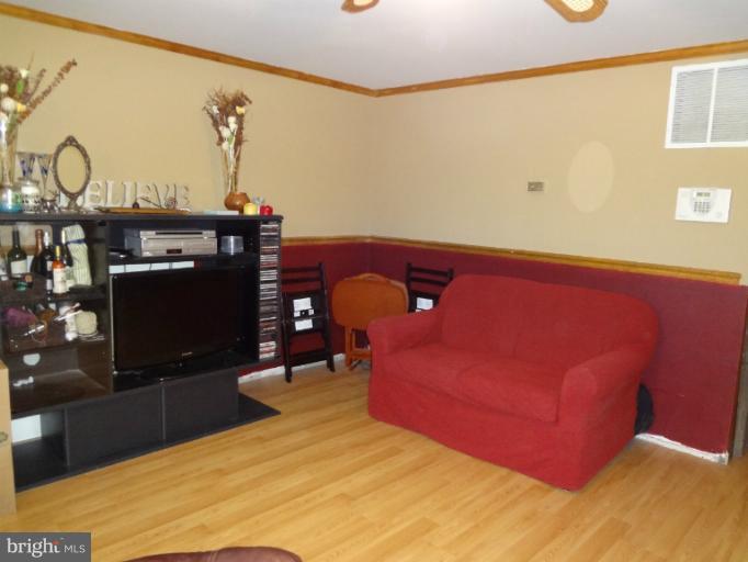 2941 Freeway Halethorpe, MD 21227 - Photo 22 of 23 Living Room