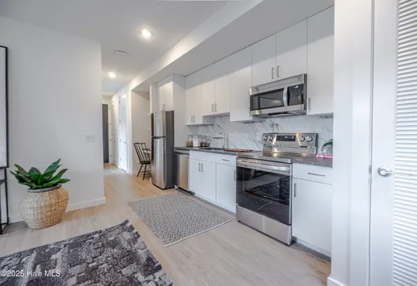 $1,300 | 1102 Castle Street, Unit 202, Wilmington, NC 28401