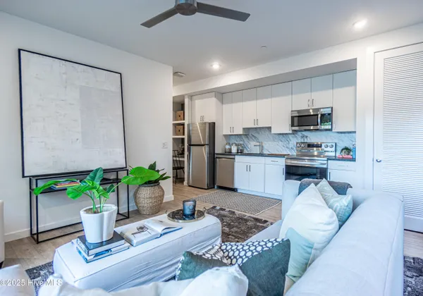 $1,300 | 1102 Castle Street, Unit 202, Wilmington, NC 28401