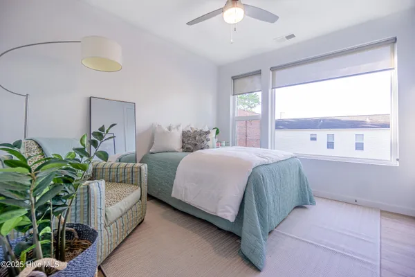 $1,300 | 1102 Castle Street, Unit 202, Wilmington, NC 28401