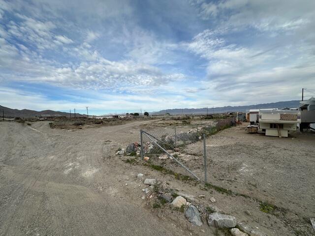 82615 4th Street Trona, CA 93562 - Photo 17 of 25 a view of a lake with houses