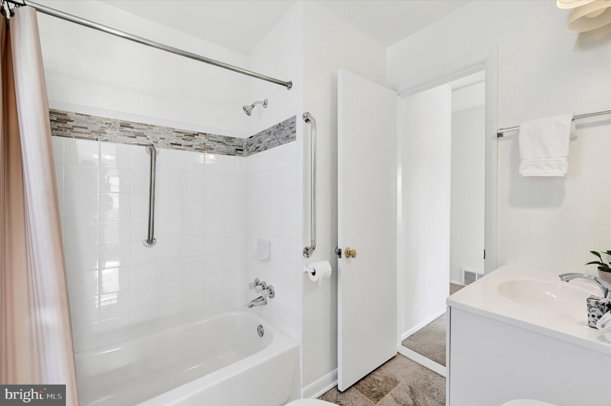 4419 Kendi Road Nottingham, MD 21236 - Photo 23 of 32 hall bath