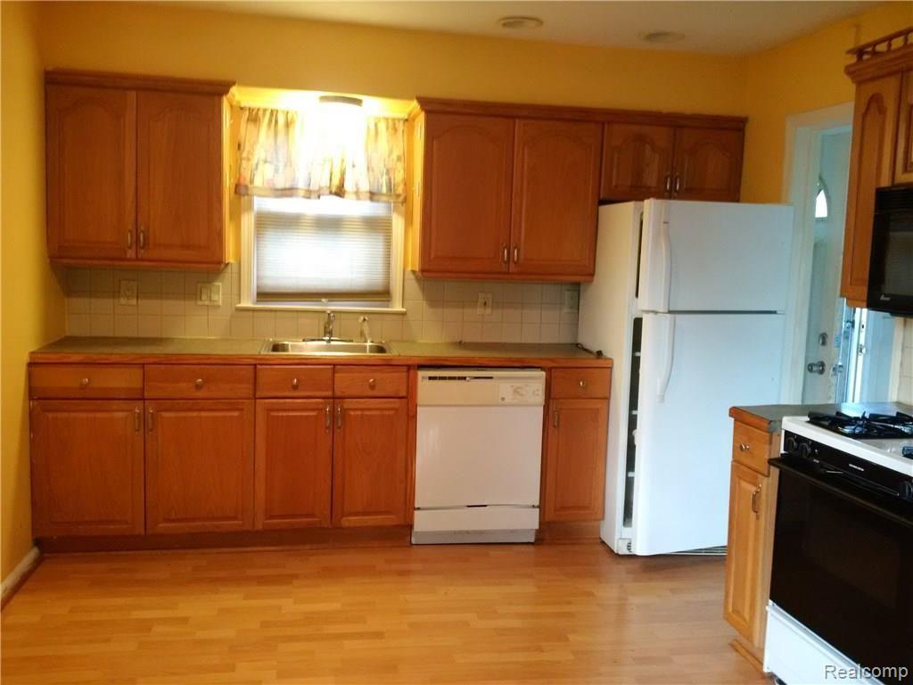 1153 Farmington Road Garden City, MI 48135 - Photo 5 of 10