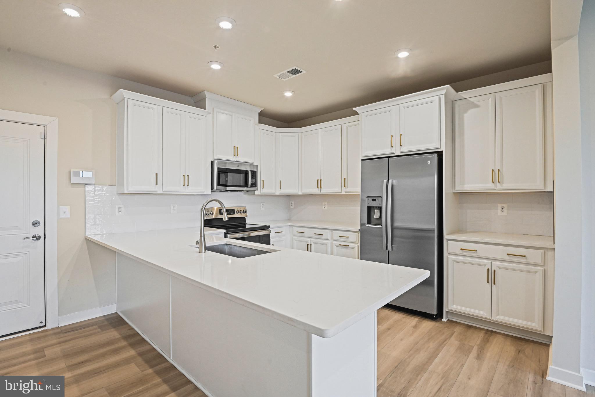 44488 Wolfhound Square Ashburn, VA 20147 - Photo 8 of 32