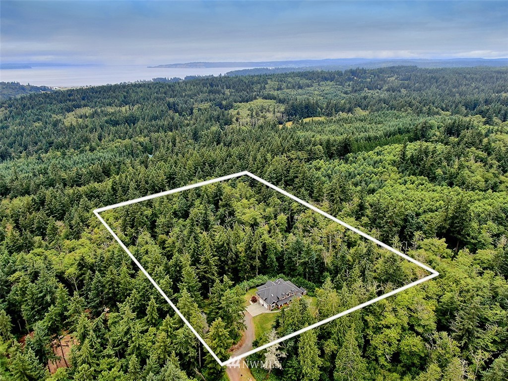 4046 Rachel Road Clinton, WA 98236 - Photo 4 of 40 Gallery Image 4