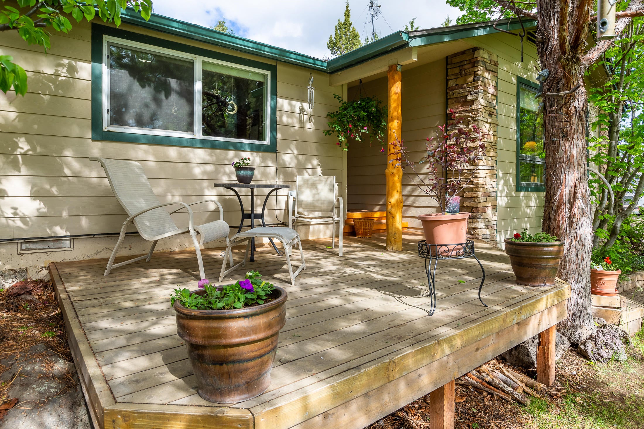 61255 Ward Road Bend, OR 97702 - Photo 5 of 63 Inviting Front Deck