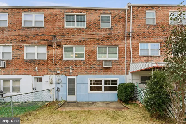 a front view of house with yard