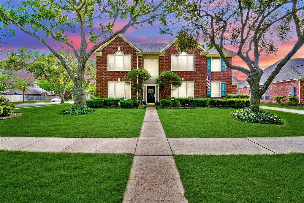 Welcome Home to 2103 Cypress Run Drive in Sugar Land, Texas!  Located in highly-sought-after Plantation Bend subdivision.  Walking distance to elementary school and adjacent to Oyster Creek & Lost Creek Park and Walking Trails.