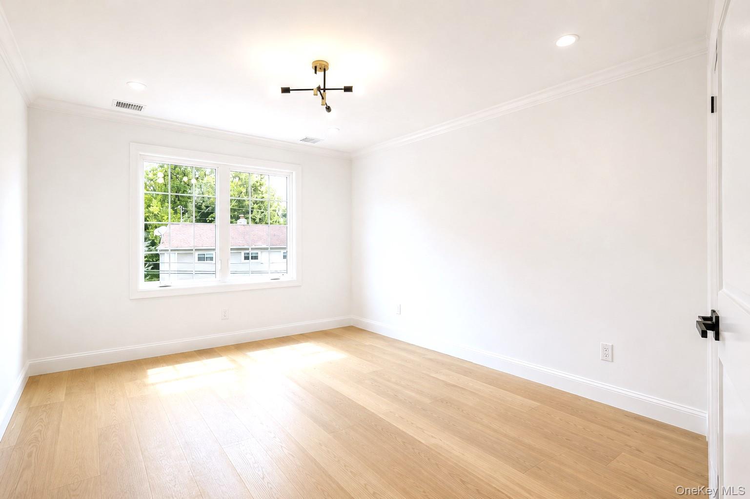 9 Gary Road Syosset, NY 11791 - Photo 15 of 22 Gallery Image 15