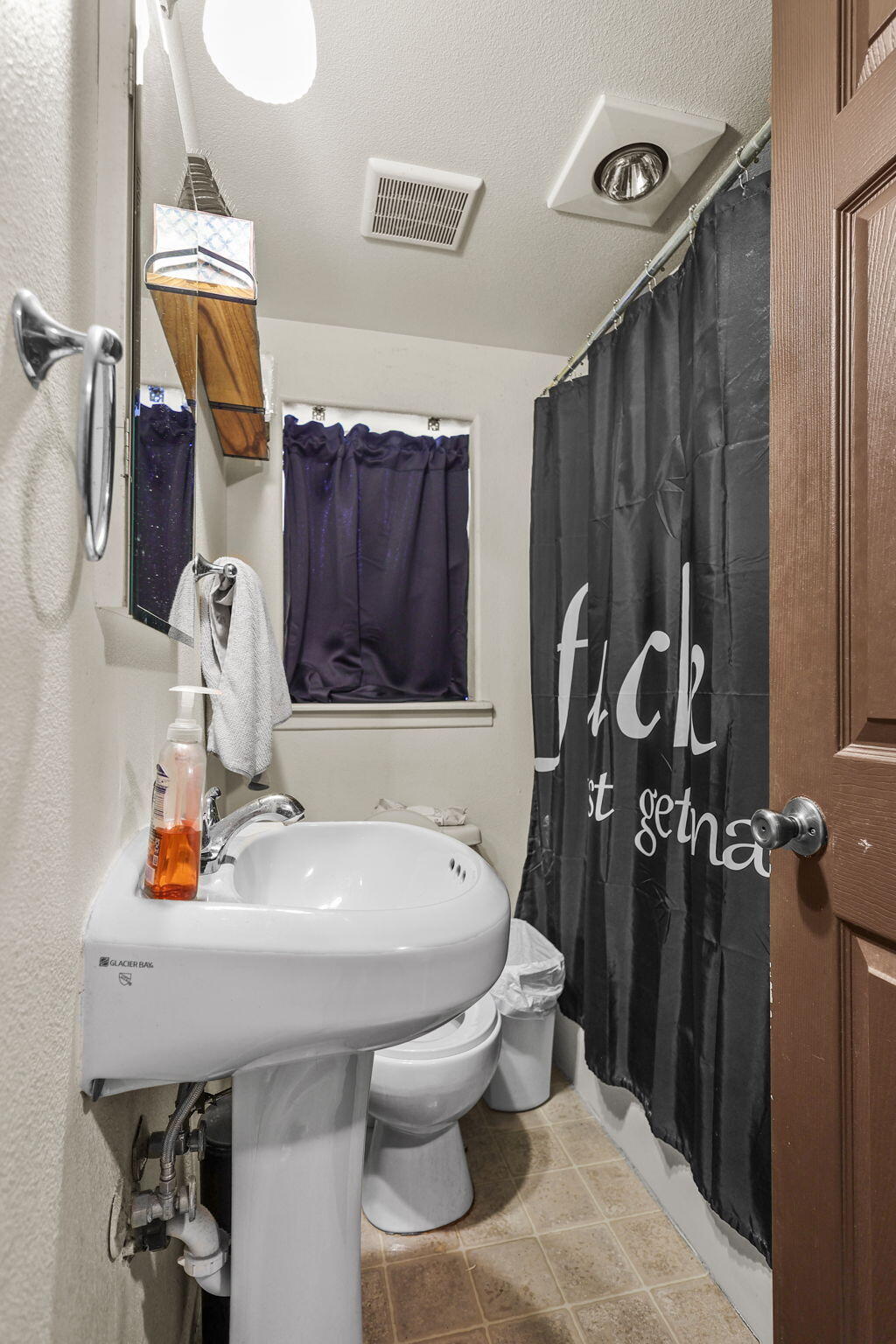 2820 Alfreda Way Redding, CA 96002 - Photo 13 of 27 Bathroom 1
