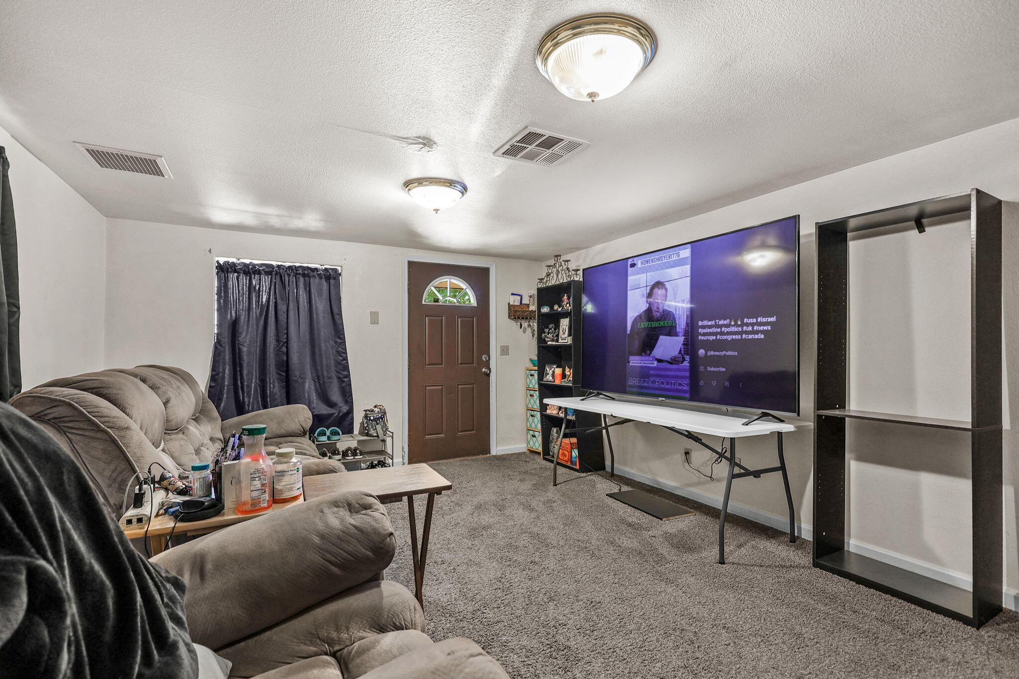 2820 Alfreda Way Redding, CA 96002 - Photo 3 of 27 Welcome home!