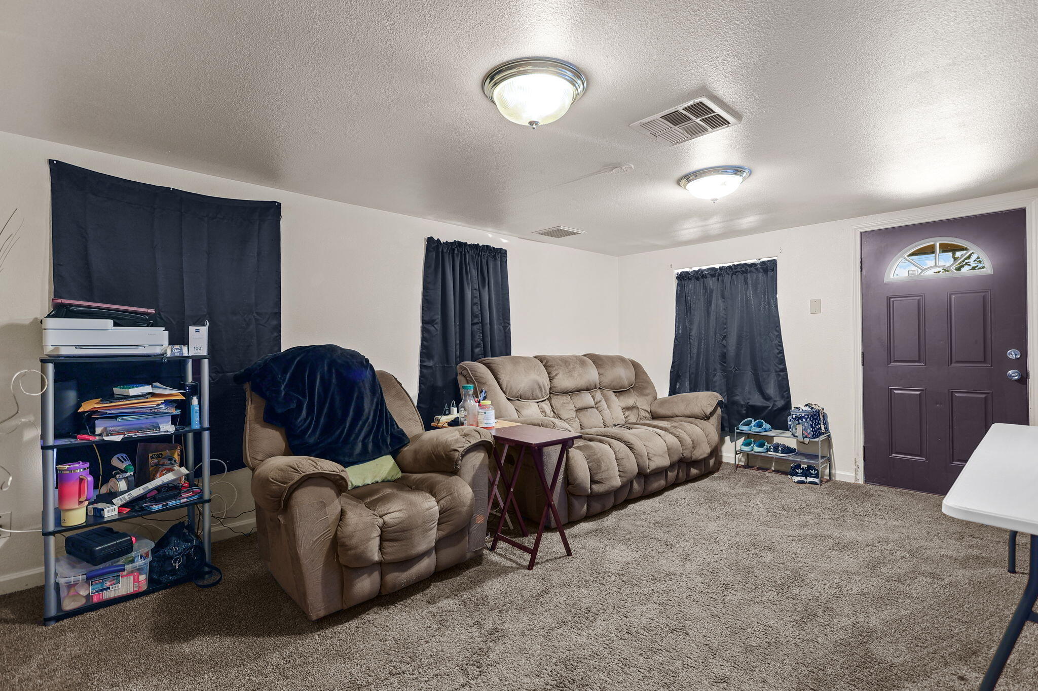 2820 Alfreda Way Redding, CA 96002 - Photo 4 of 27 Welcome home!