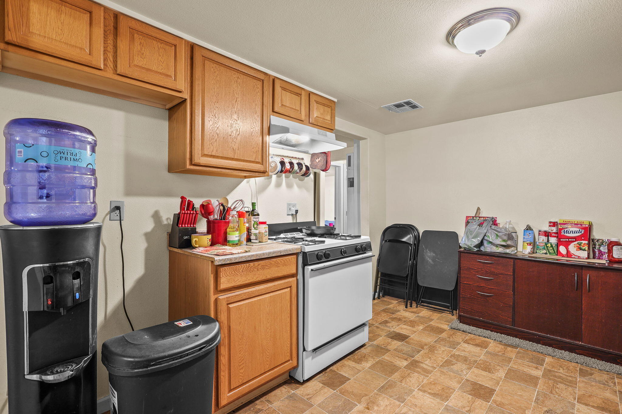 2820 Alfreda Way Redding, CA 96002 - Photo 8 of 27 8-web-or-mls-LZ0A0040_1