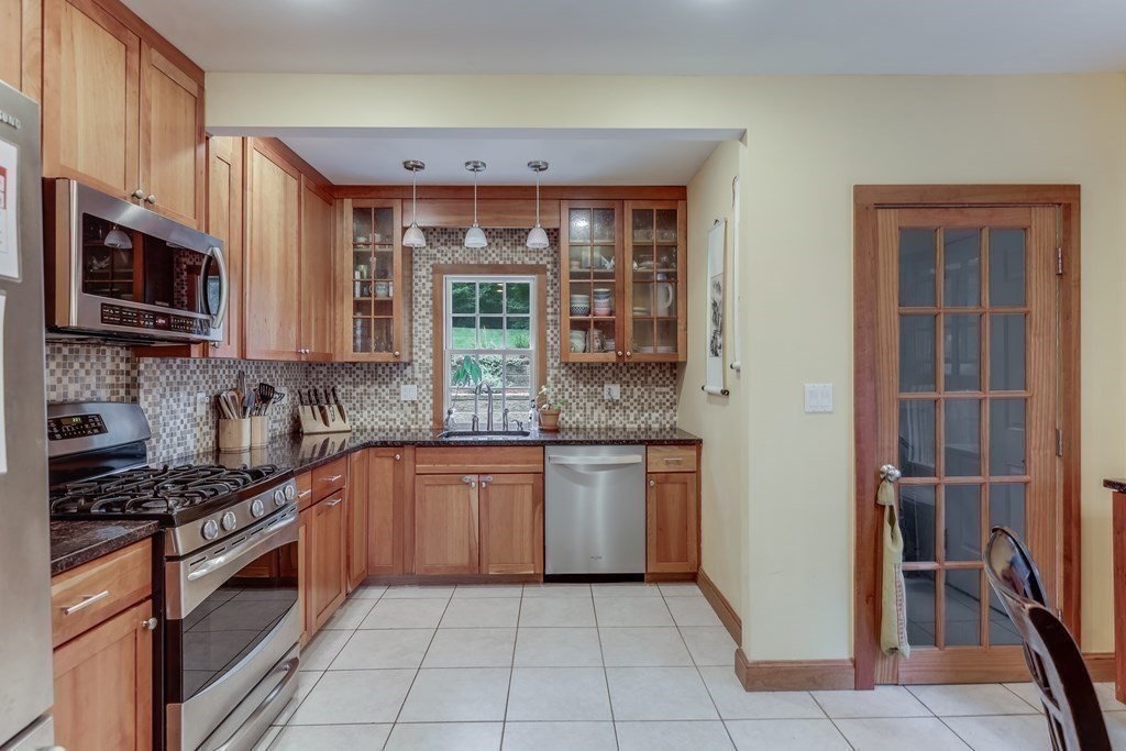 214 Wolcott Road Brookline, MA 02467 - Photo 12 of 30