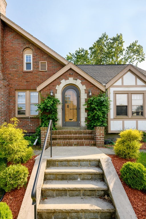 214 Wolcott Road Brookline, MA 02467 - Photo 2 of 30