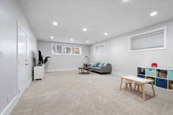 $840,000 | 3816 North Ashland Avenue, Unit 1S, Chicago, IL 60613