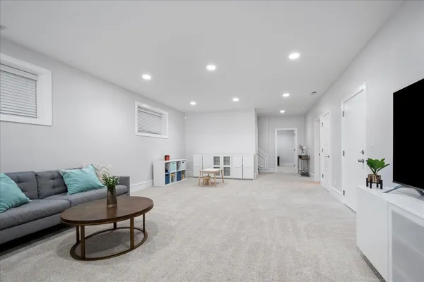 $840,000 | 3816 North Ashland Avenue, Unit 1S, Chicago, IL 60613