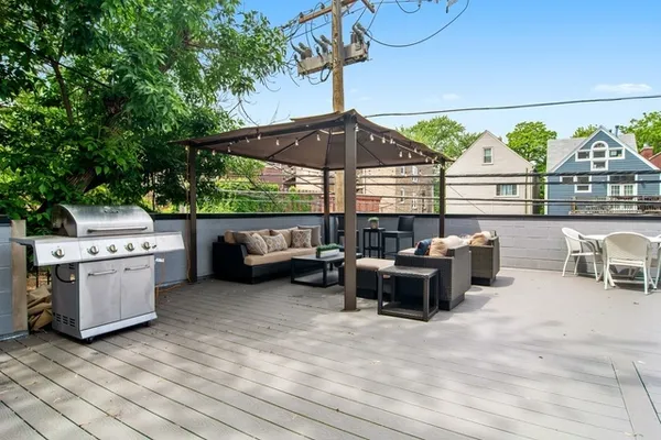 $840,000 | 3816 North Ashland Avenue, Unit 1S, Chicago, IL 60613