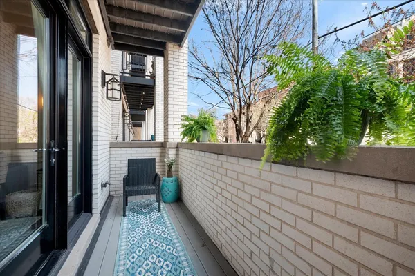 $840,000 | 3816 North Ashland Avenue, Unit 1S, Chicago, IL 60613