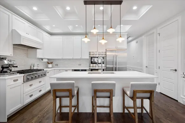 $840,000 | 3816 North Ashland Avenue, Unit 1S, Chicago, IL 60613