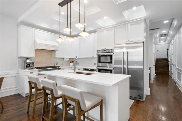 $840,000 | 3816 North Ashland Avenue, Unit 1S, Chicago, IL 60613