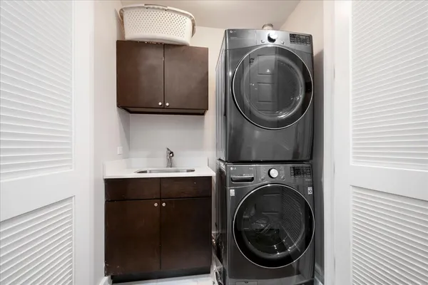 $840,000 | 3816 North Ashland Avenue, Unit 1S, Chicago, IL 60613