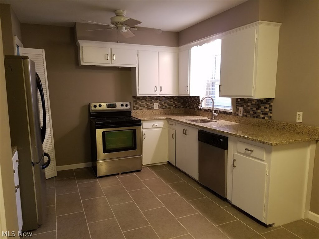 1057 Winston Road Cleveland, OH 44121 - Photo 3 of 28