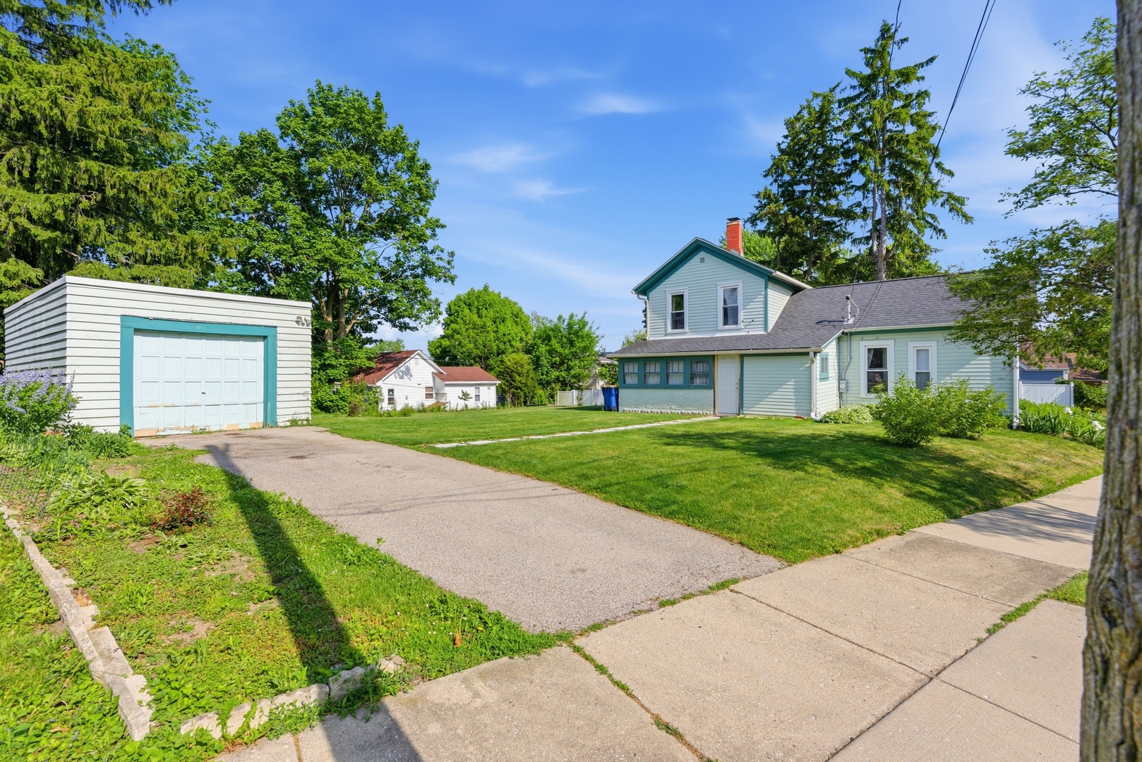 327 Silver Street Elgin, IL 60123 - Photo 2 of 26