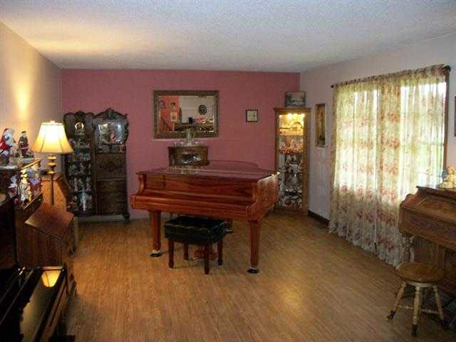 8208 North Pine Bluff Road Bicknell, IN 47512 - Photo 5 of 12