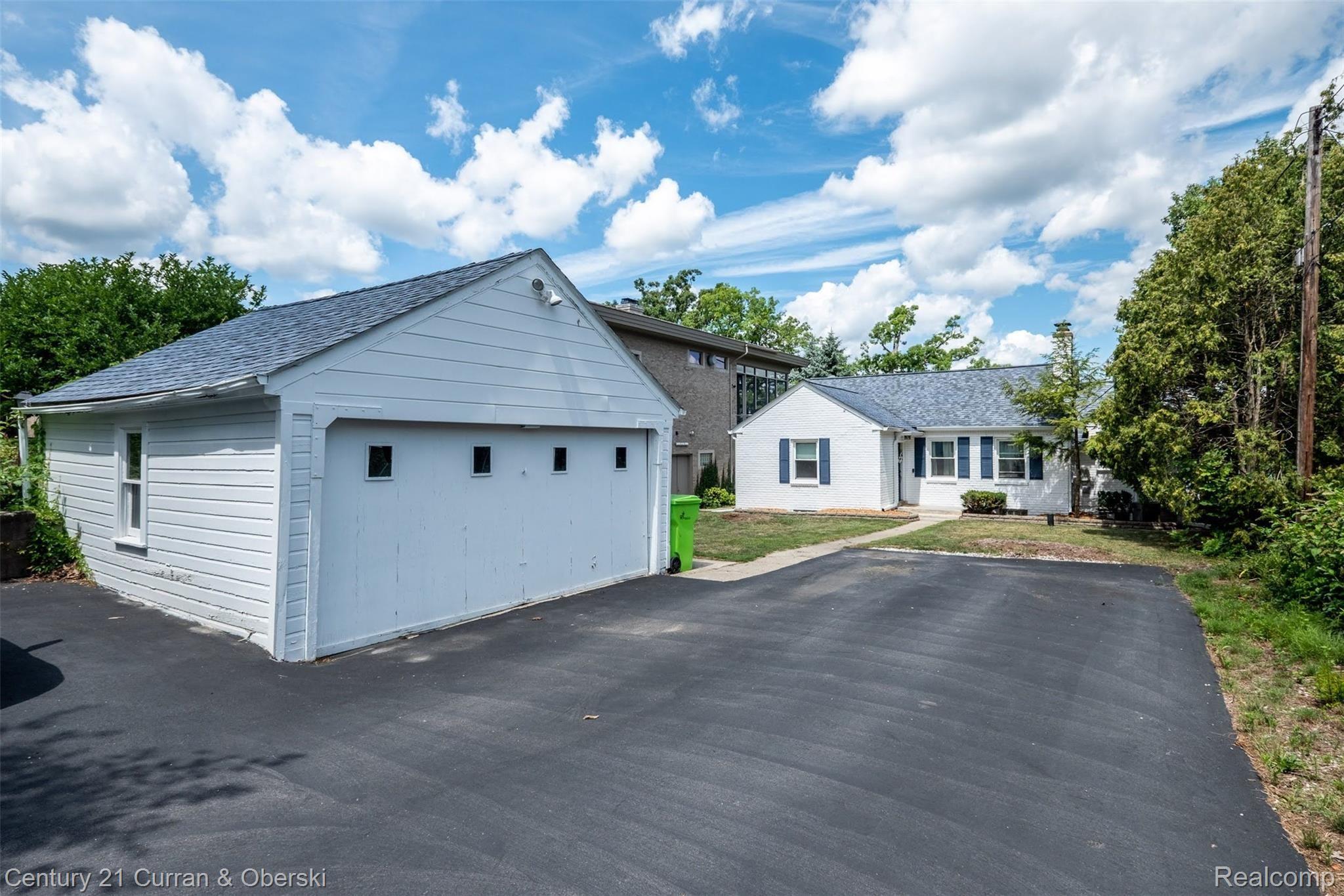 6440 Commerce Road West Bloomfield, MI 48324 - Photo 2 of 29 6440 Commerce Rd (11 of 48).jpg