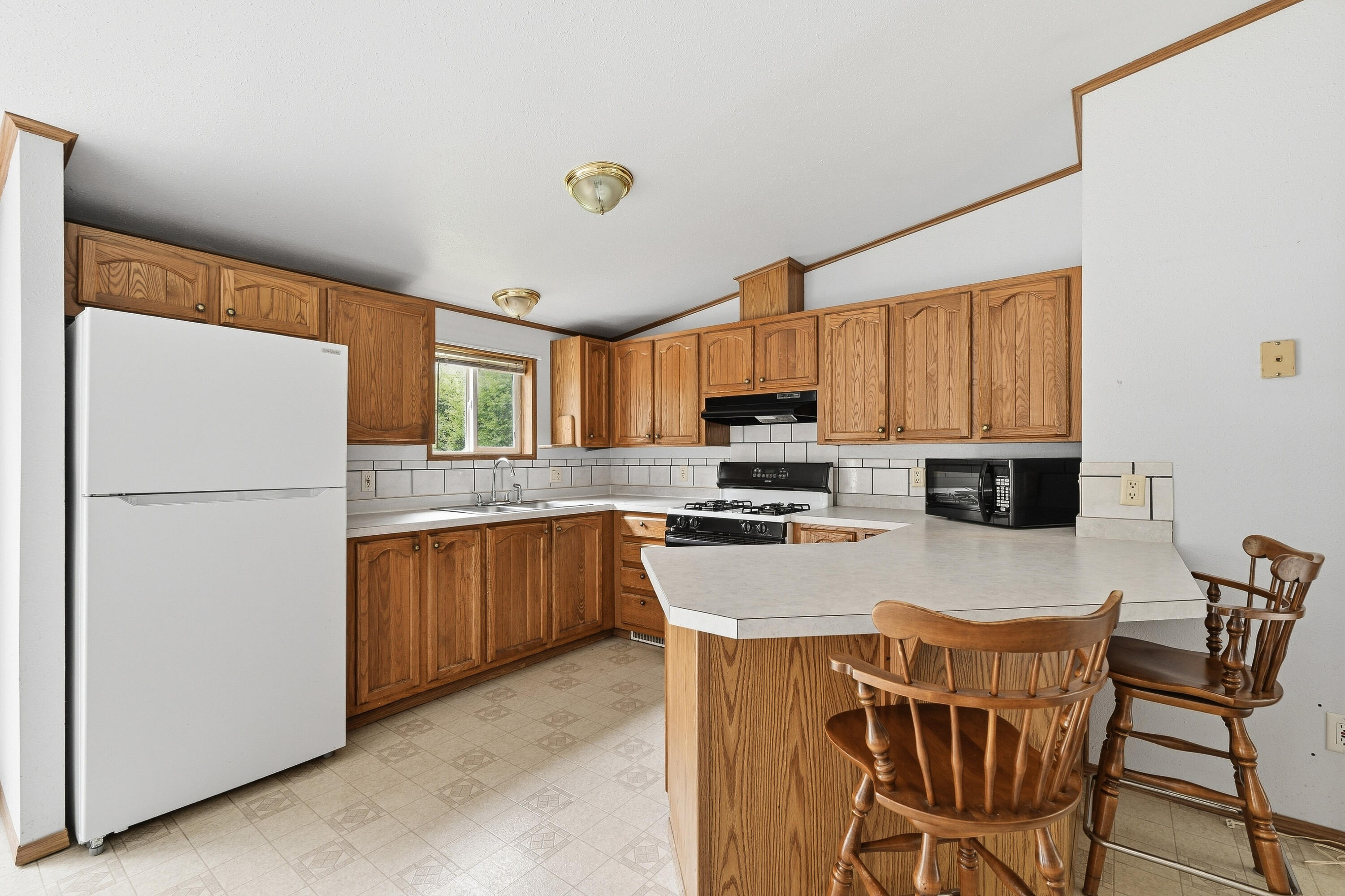 W6758 Bluff Road La Grange, WI 53190 - Photo 6 of 40 Kitchen