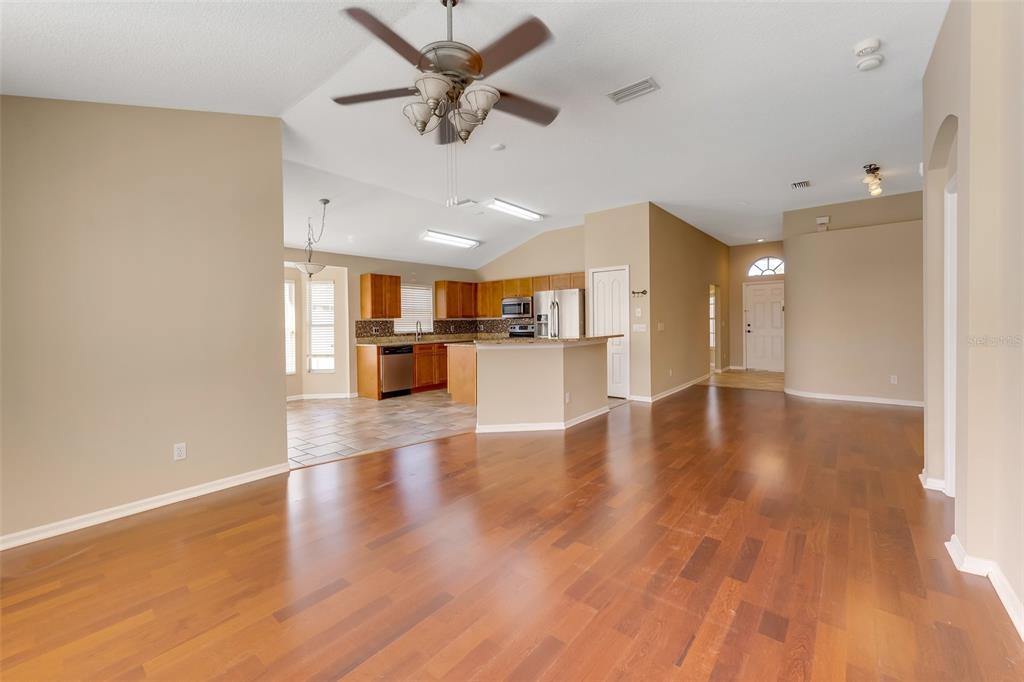 1442 Lake Shore Ranch Drive Seffner, FL 33584 - Photo 19 of 38