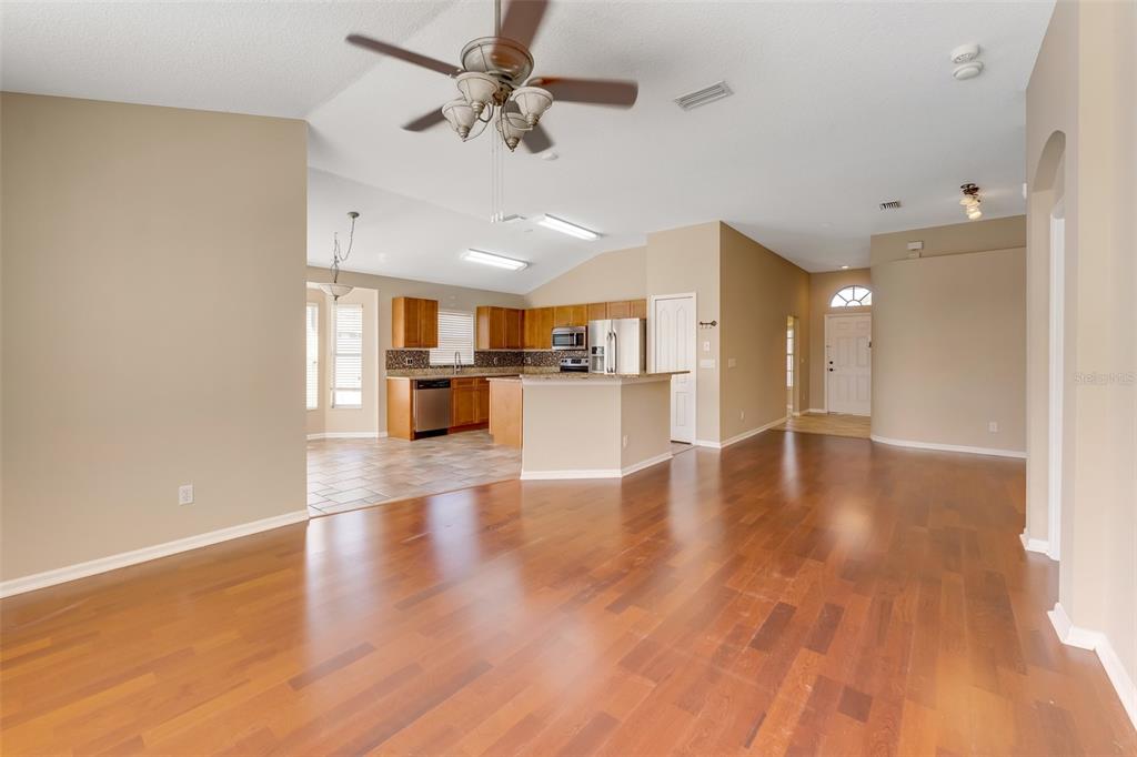 1442 Lake Shore Ranch Drive Seffner, FL 33584 - Photo 20 of 38