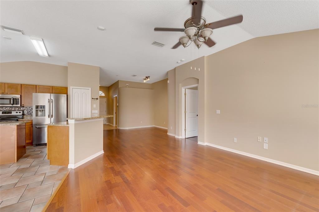 1442 Lake Shore Ranch Drive Seffner, FL 33584 - Photo 21 of 38