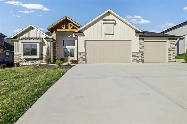 $759,900 | 1616 Southwest 27th Street, Lee's Summit, MO 64082