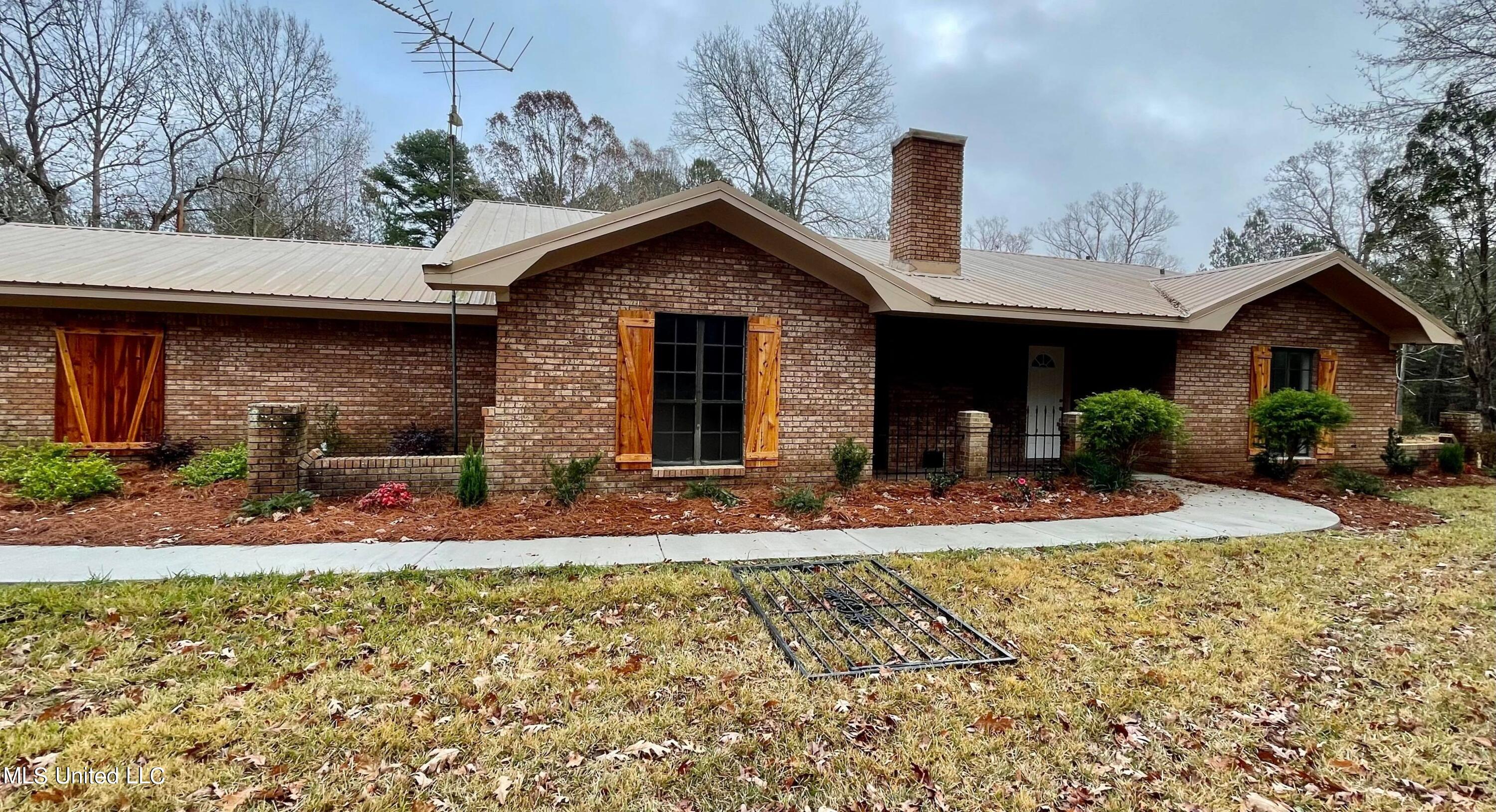 324 Bridgeport Road Pinola, MS 39149 - Photo 2 of 45 317201039_628723905664171_27230252620488