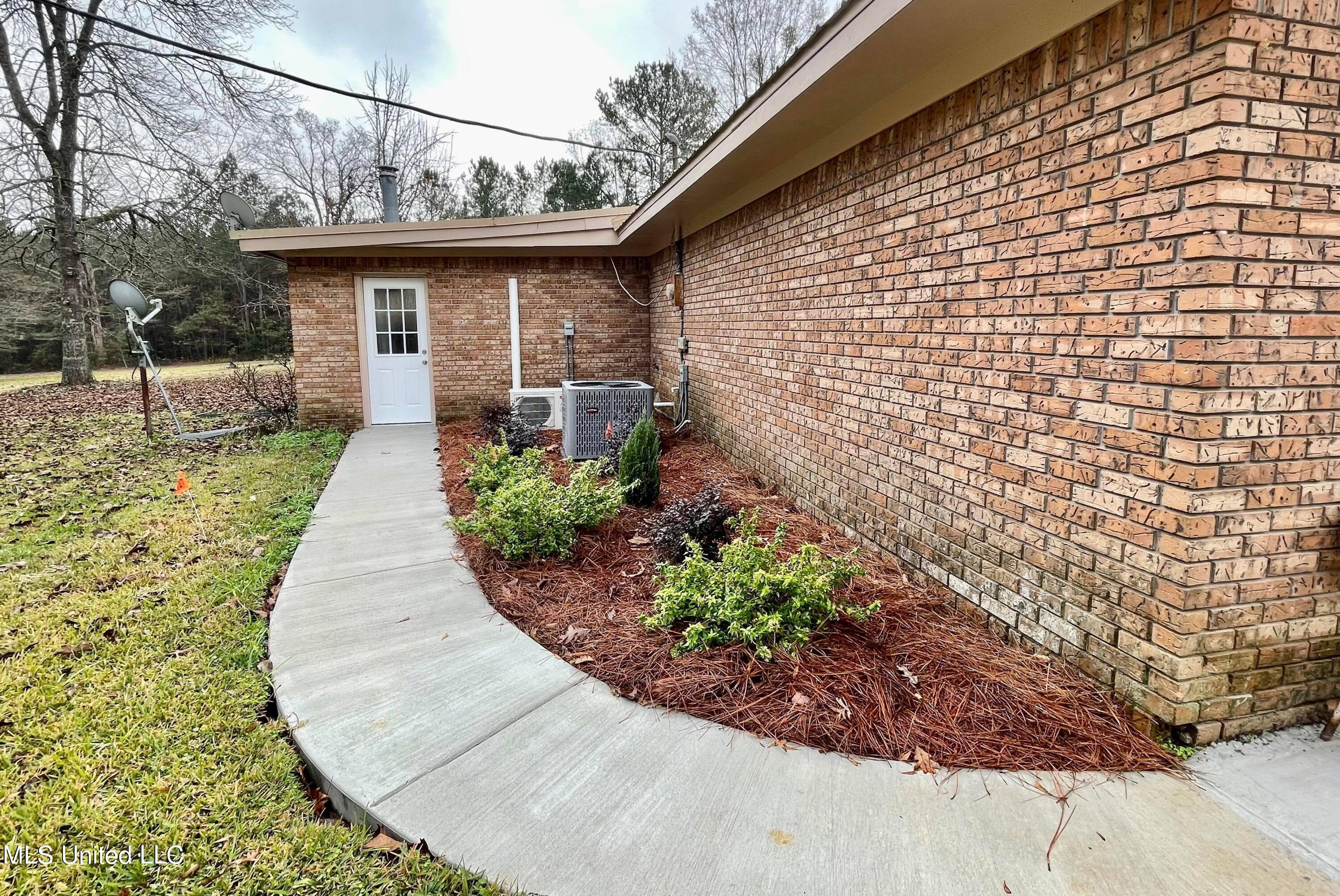 324 Bridgeport Road Pinola, MS 39149 - Photo 42 of 45 317622389_1504185833413795_3579986093291
