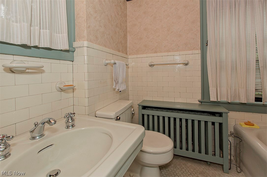 2848 Coleridge Road Cleveland, OH 44118 - Photo 16 of 24