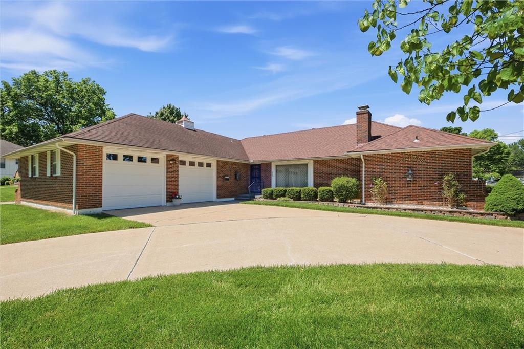 3300 South Phelps Road Independence, MO 64055 - Photo 2 of 31