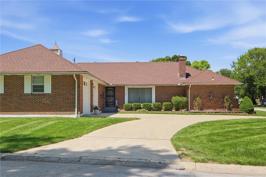 3300 South Phelps Road Independence, MO 64055 - Photo 3 of 31