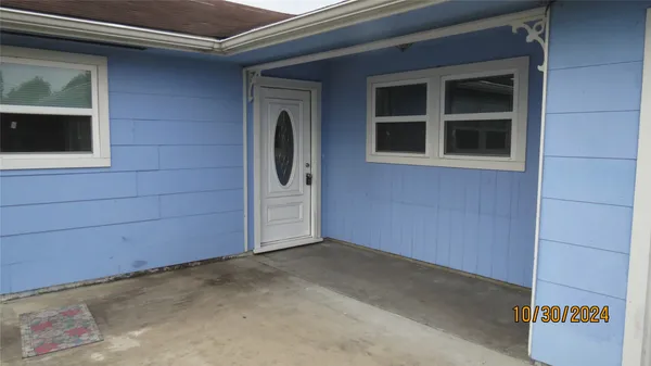 $1,300 | 2207 North Cleveland Street, Dayton, TX 77535