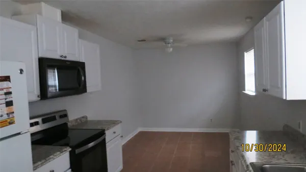 $1,300 | 2207 North Cleveland Street, Dayton, TX 77535