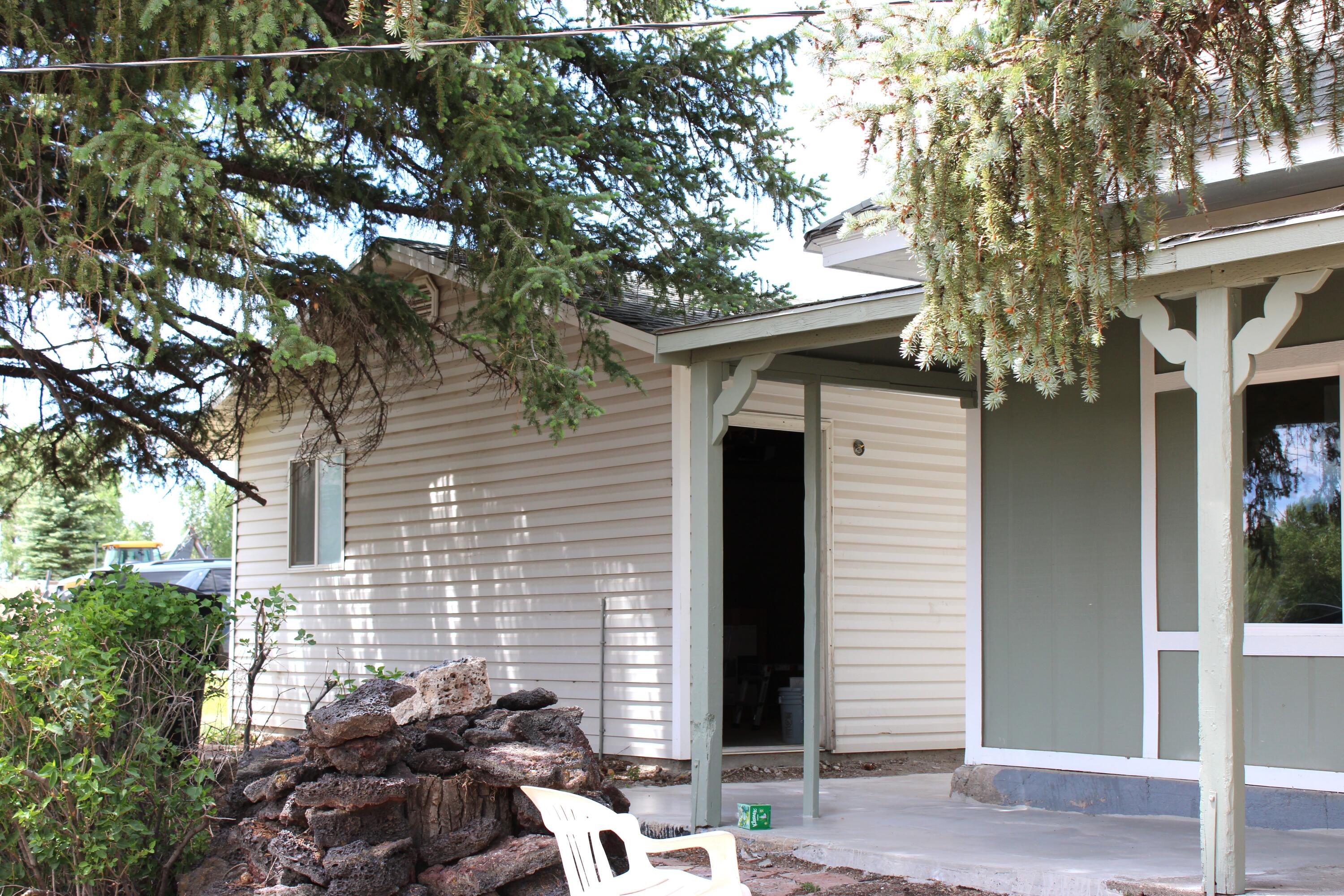 76 West Center Street Hatch, UT 84735 - Photo 5 of 25 House & Garage Door