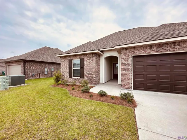 $1,950 | 143 Villa Drive, Thibodaux, LA 70301