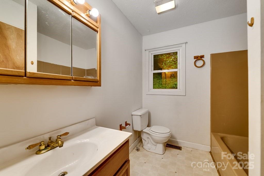 302 Mitchell Road Sylva, NC 28779 - Photo 21 of 48 a bathroom with a sink toilet and shower