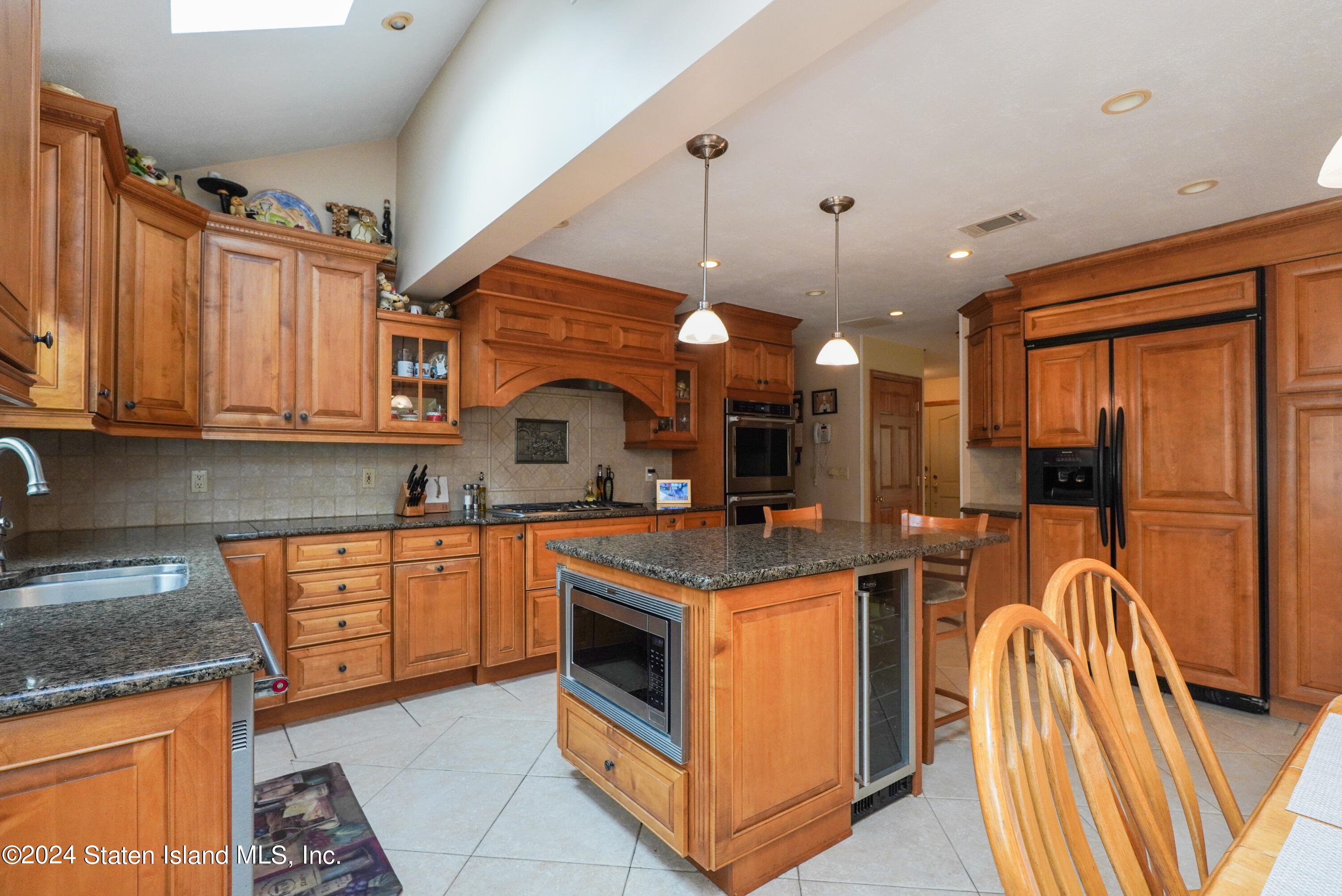 1400 Woodrow Road Staten Island, NY 10309 - Photo 11 of 40 (11) KITCHEN