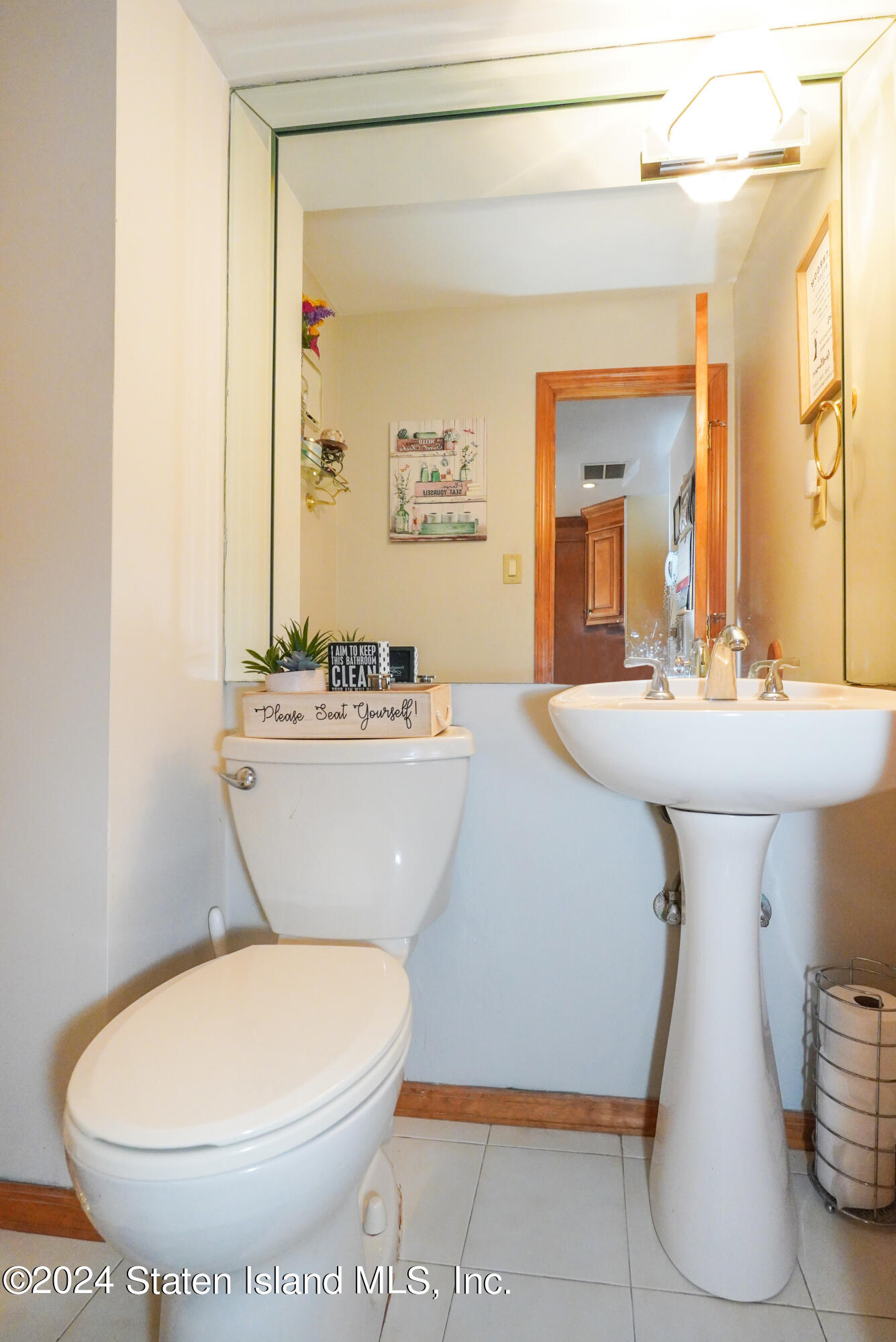 1400 Woodrow Road Staten Island, NY 10309 - Photo 20 of 40 (20) HALF BATH