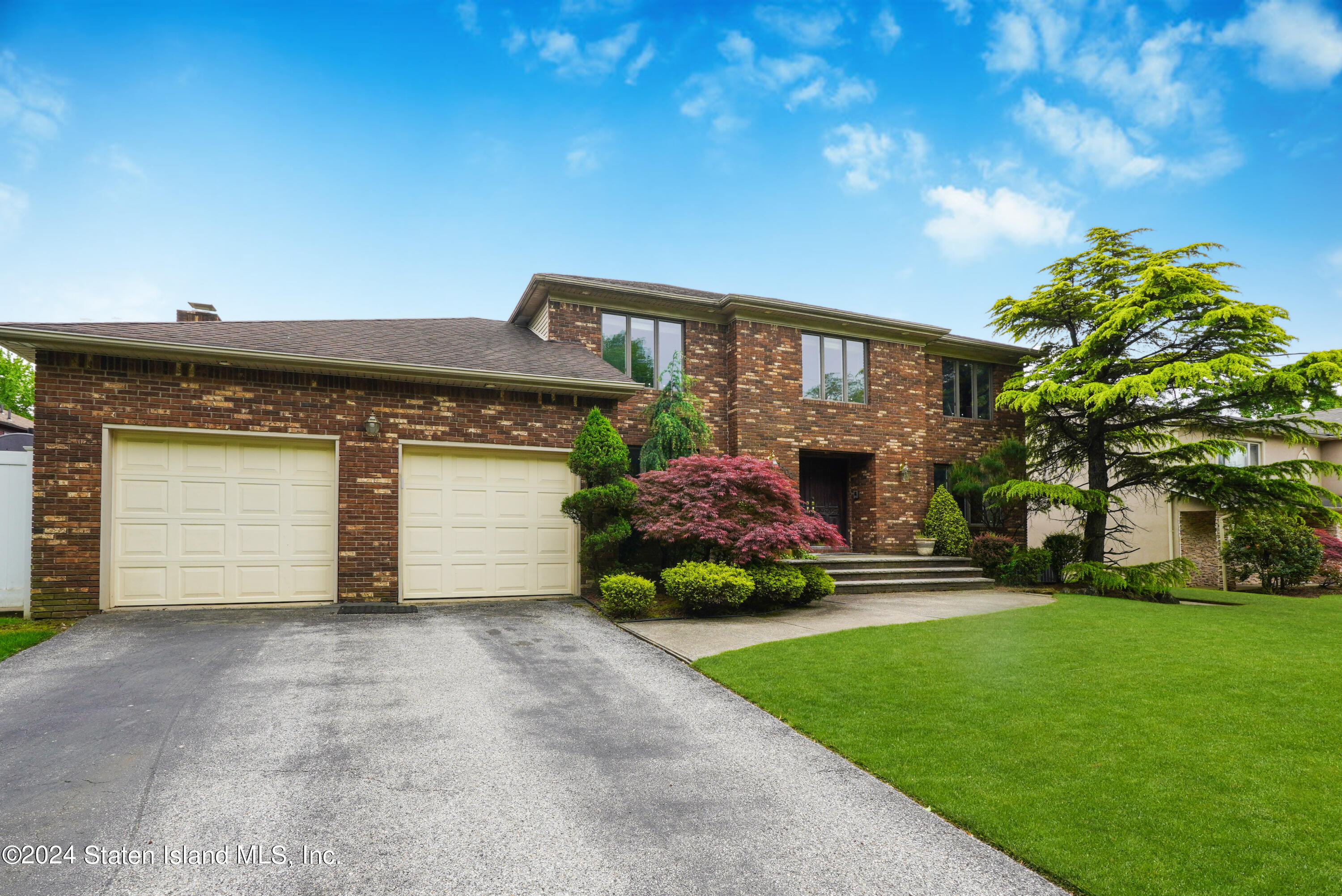 1400 Woodrow Road Staten Island, NY 10309 - Photo 3 of 40 (3) FRONT