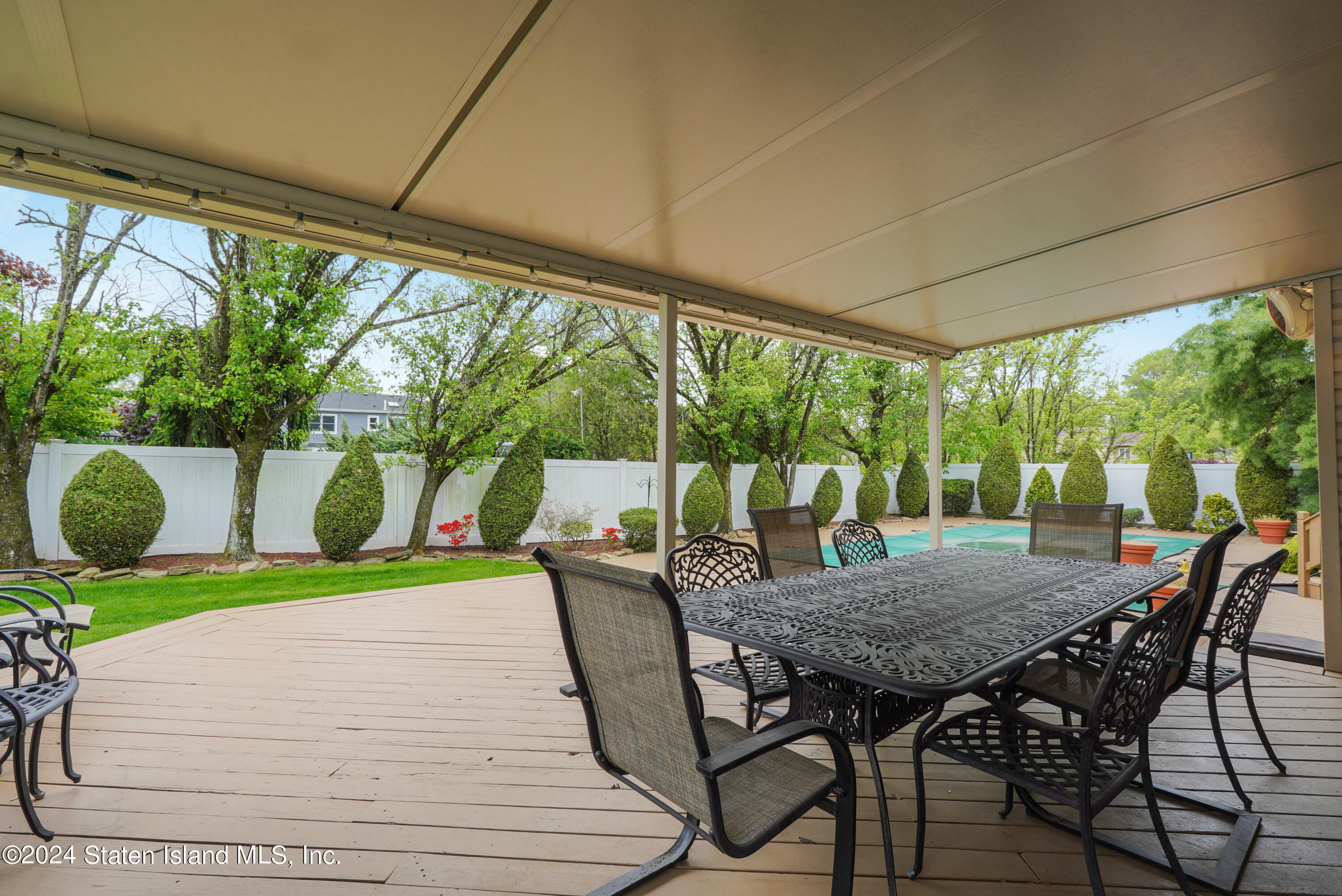 1400 Woodrow Road Staten Island, NY 10309 - Photo 32 of 40 (32) BACKYARD